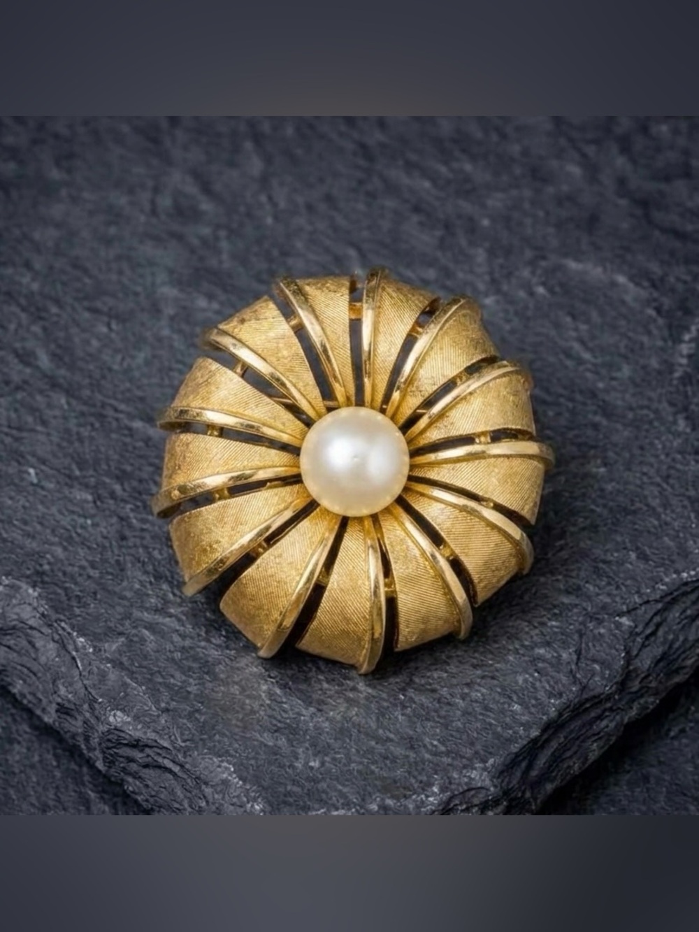 Vintage 50s Crown Trifari Faux Pearl Ribbon Dome Flower Sunburst Brooch Pin